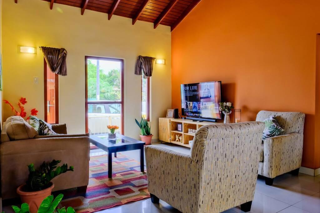 Iona'S Home: Vibrant 2Bedroom Home Near Βίλλεμσταντ Εξωτερικό φωτογραφία