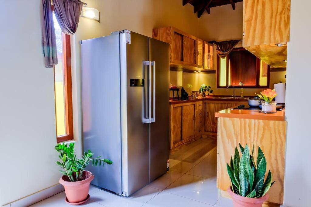 Iona'S Home: Vibrant 2Bedroom Home Near Βίλλεμσταντ Εξωτερικό φωτογραφία